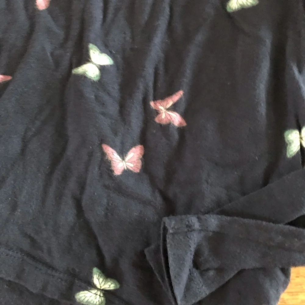 Old Navy blue butterfly print softest tee long sleeve in size S (6-7)